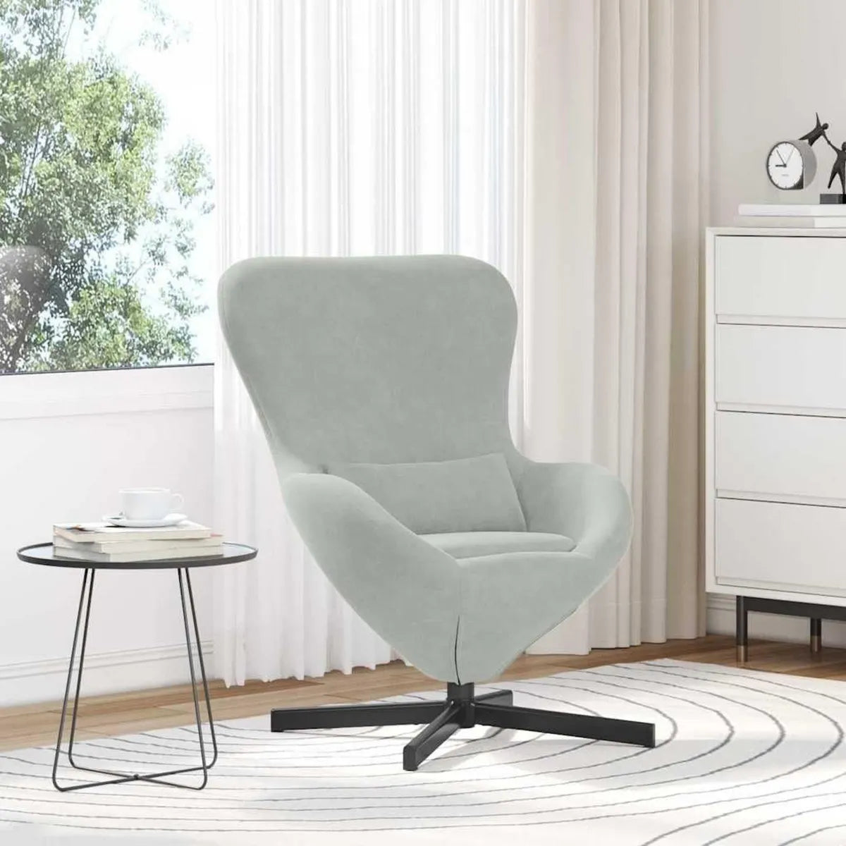 Fauteuil œuf en velours gris clair avec cadre pivotant en métal, idéal pour salon et balcon