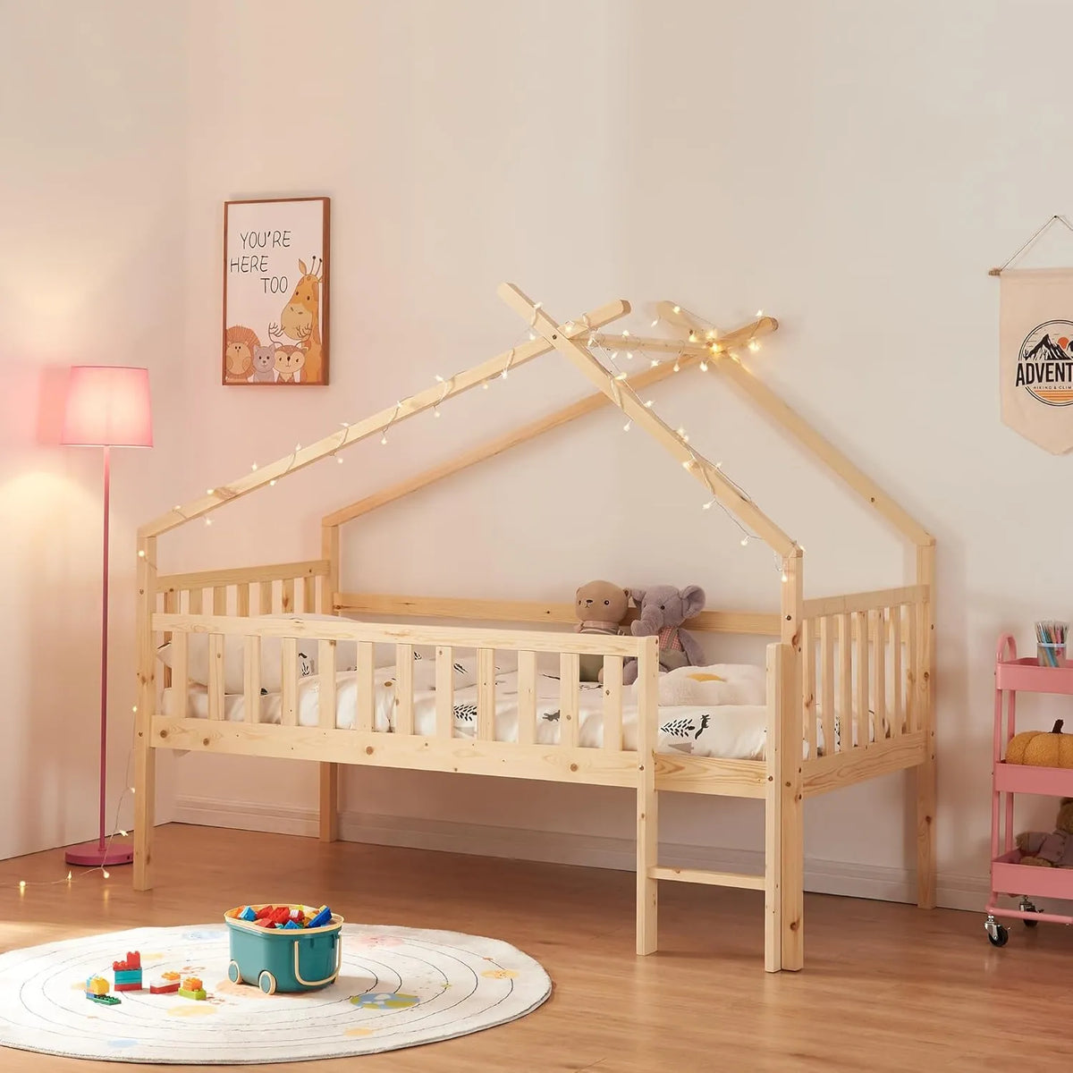 Lit surélevé en forme de maison pour enfants avec barrière et échelle en bois de pin 90x200 cm