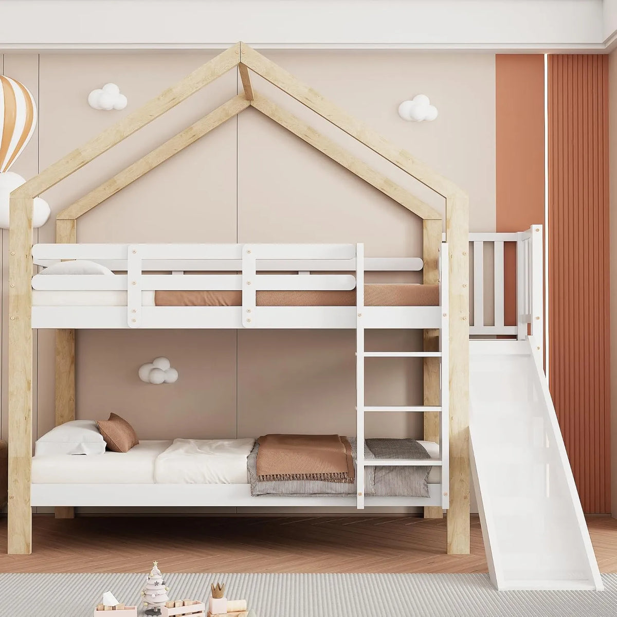 Lit superposé multifonctionnel avec toboggan et échelle d'angle, structure robuste en bois, sécurité renforcée, 90x200 cm, blanc et naturel, idéal pour chambre d'enfant
