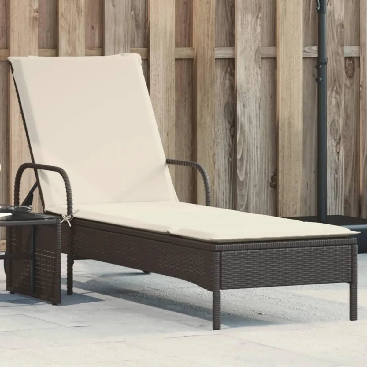 Transat en Résine Tressée Noire avec Coussin Crème, Dossier Réglable, Roulettes pour Jardin et Piscine